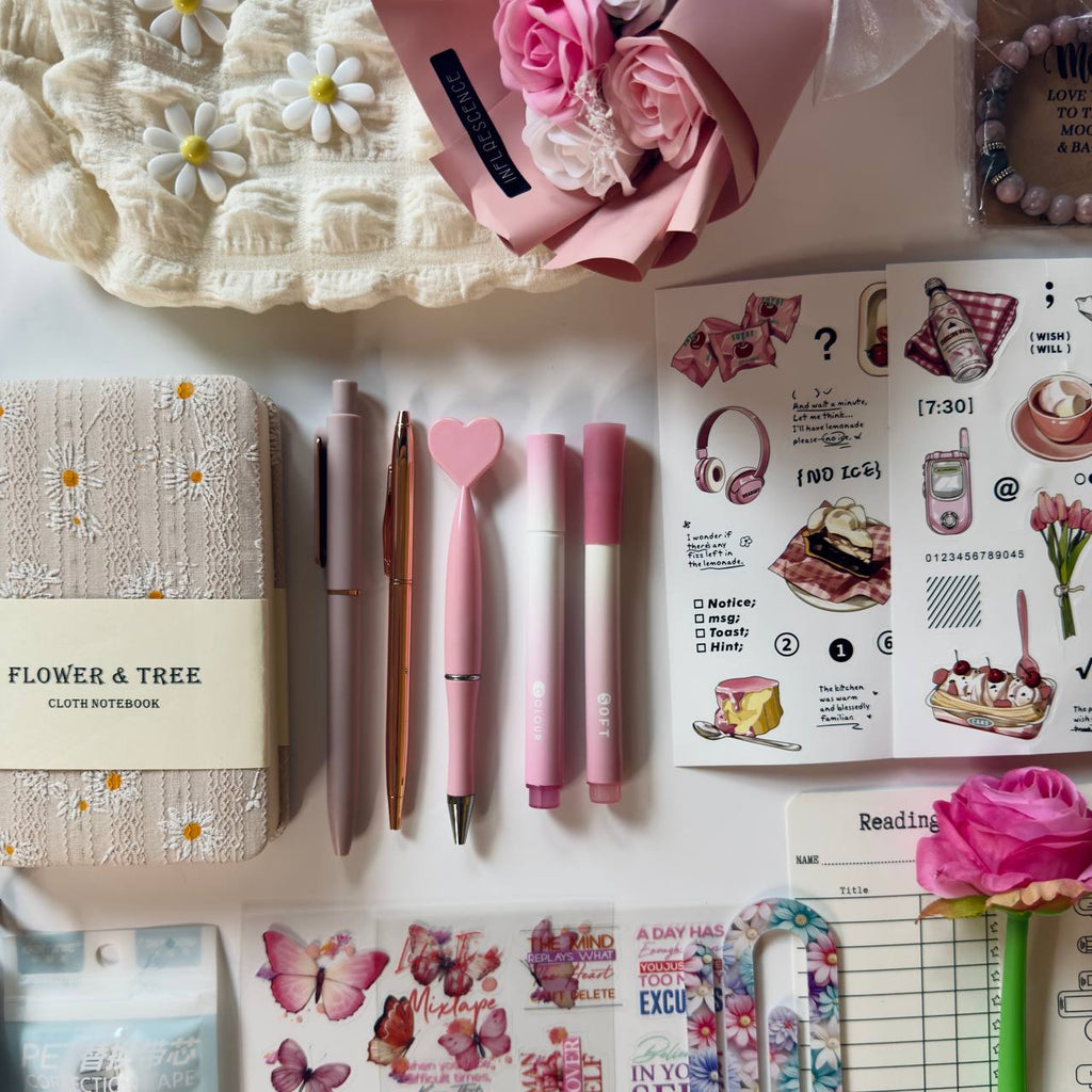 Floral Gift Box 🌸  – Cozy Aesthetic Bundle