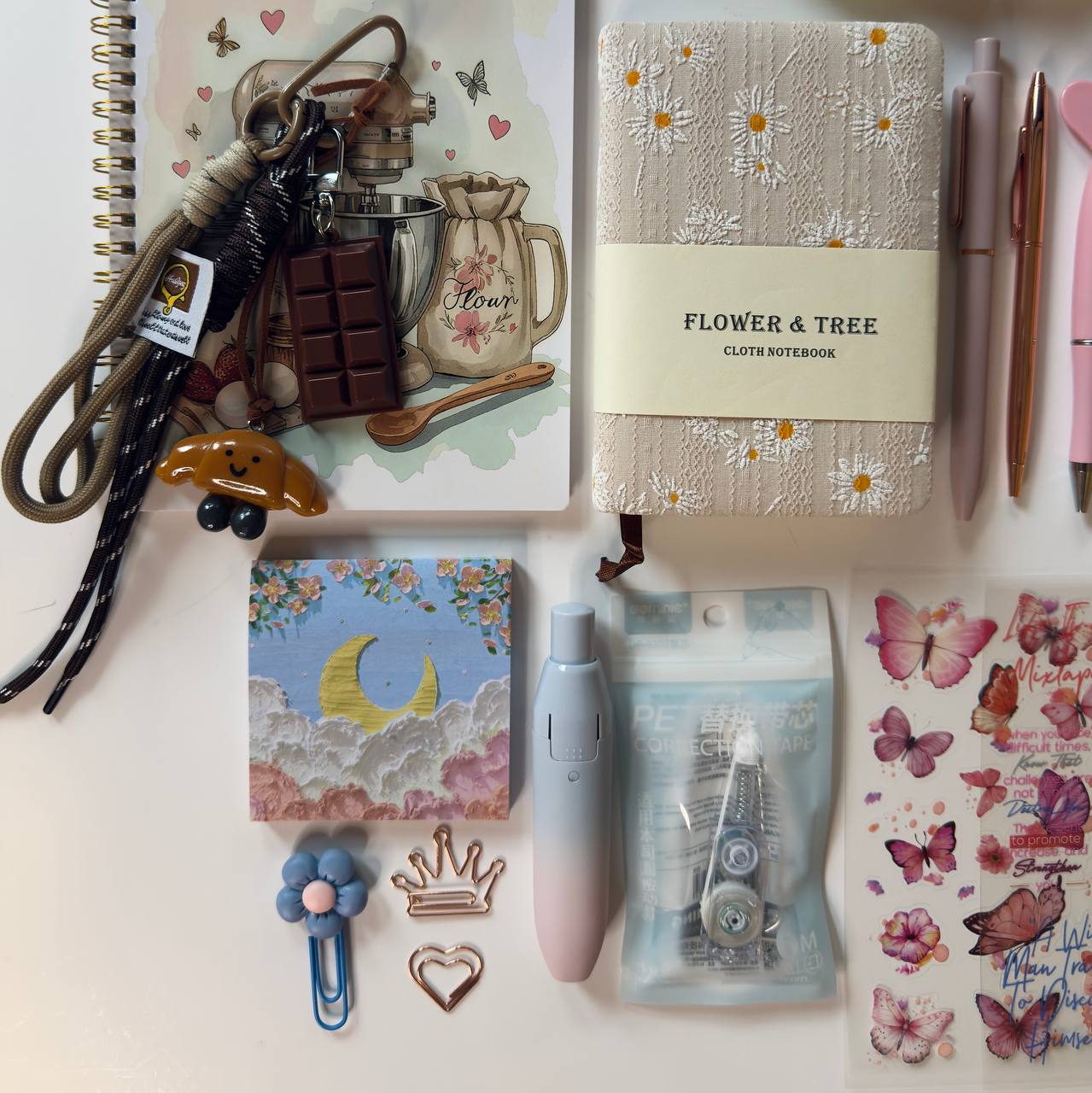 Floral Gift Box 🌸  – Cozy Aesthetic Bundle